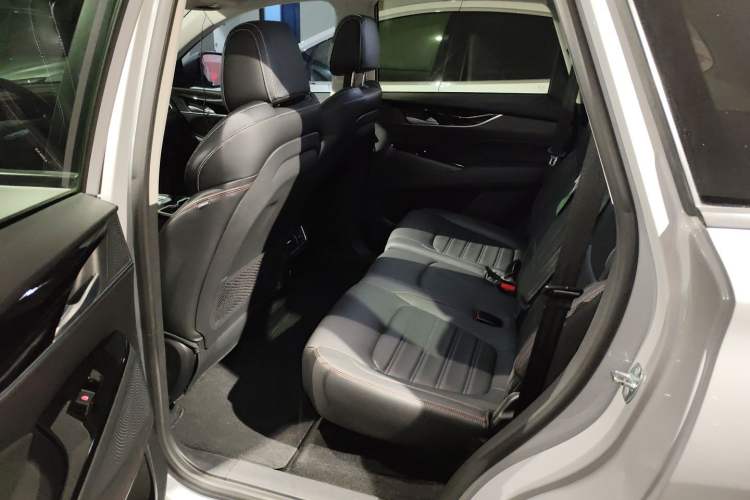 Used SAIC MAXUS Dajia 6 2022 1.3T PLUG-IN Executive Edition
