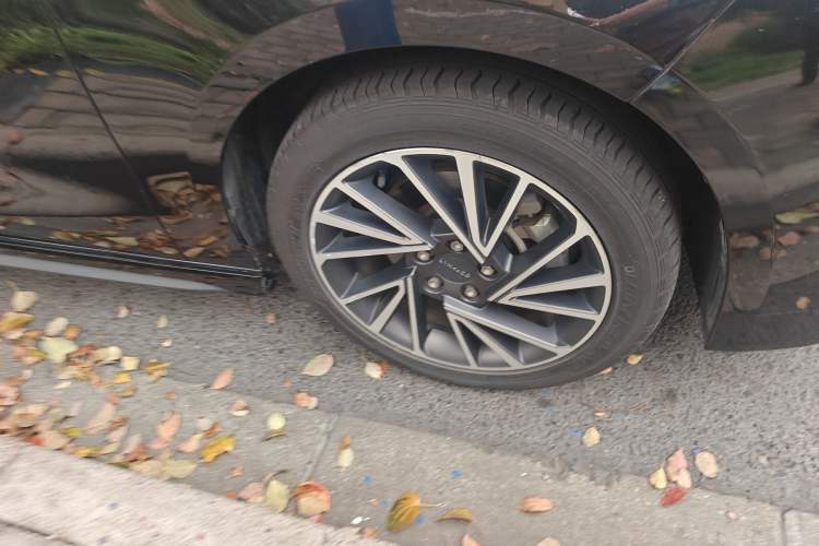 Used Lynk & Co 03 2021 1.5TD DCT JingPlus Right Front Wheel Hub