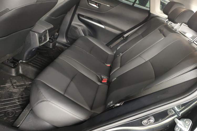 Used Toyota Venza 2023 2.0L CVT Two-Wheel Drive Luxury Edition Left Rear Seat