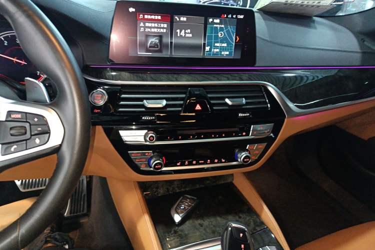 Used BMW 5 Series 2018 Restyled 530Li Leading Edition M Sport Package Audio And AC Panel