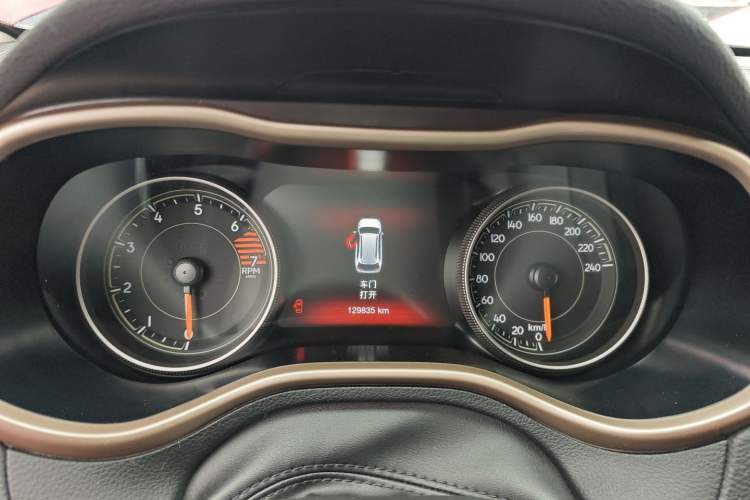 Used Jeep Cherokee 2016 2.4L Leading Smart Version
