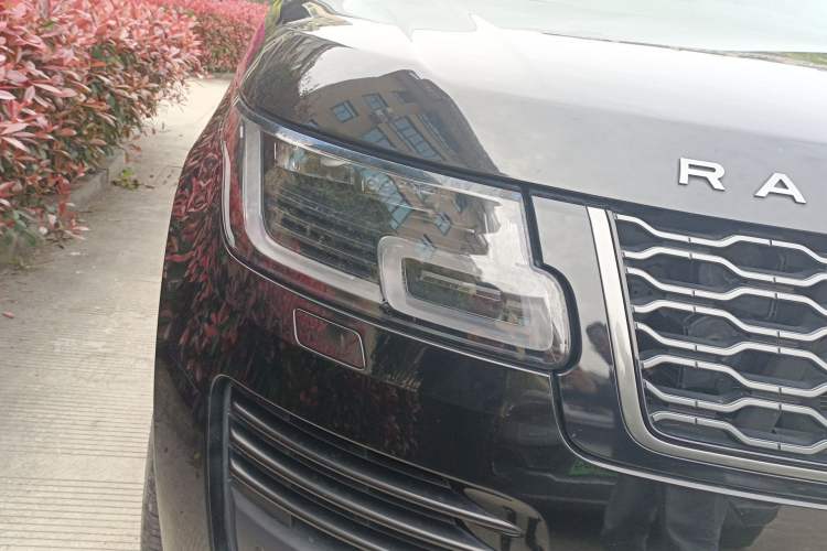 Used Land Rover Range 2022 3.0 L6 360 PS Grand Edition Right Front Headlight