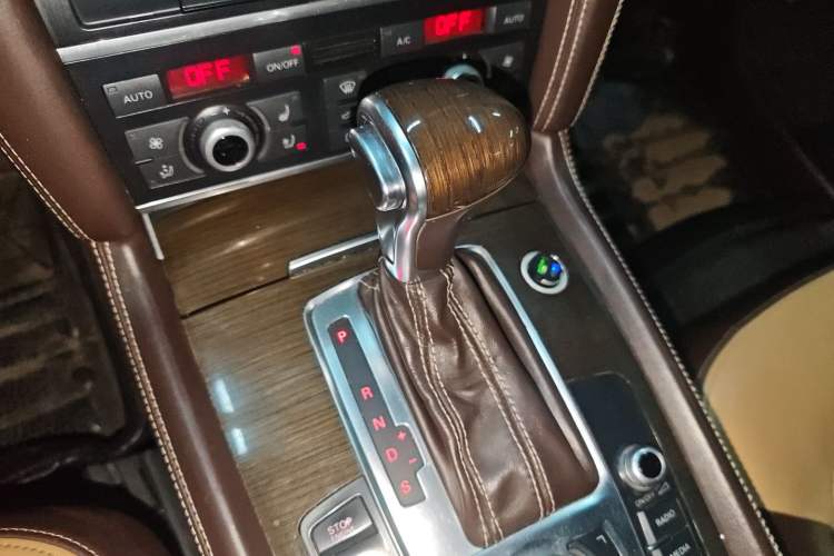 Used Audi Q7 2014 35 TFSI Exclusive Edition Gear Lever