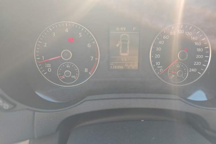 Used Volkswagen Sharan 2013 1.8TSI Standard Model Odometer Close Up