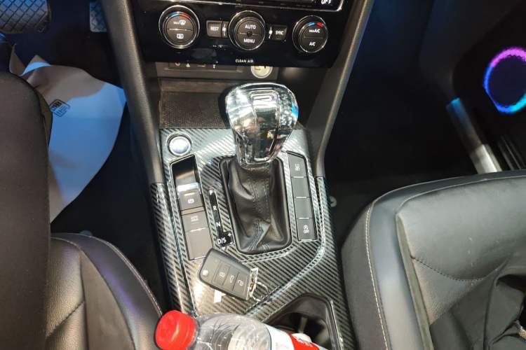 Used Volkswagen Tiguan L 2018 330TSI Automatic Two-Wheel Drive Luxury Edition Gear Lever