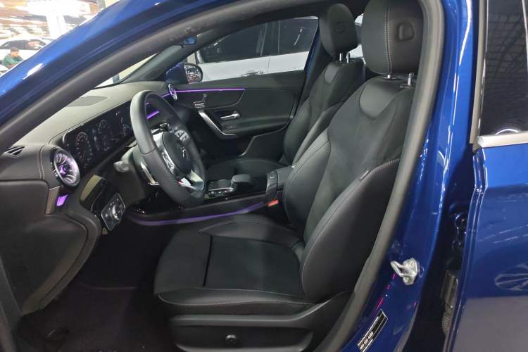 Used Mercedes-Benz A-Class 2022 Revised Version A 200 L Sport Sedan Fashionable Style Left Front Seat