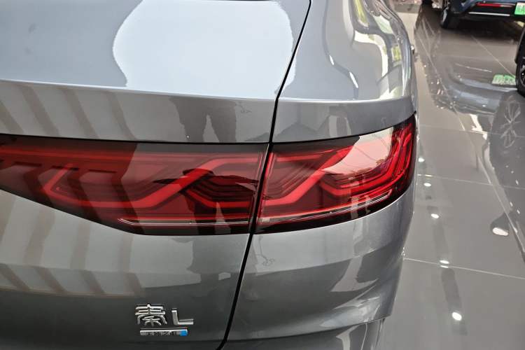 Used BYD Qin L 2025 DM-i Smart Drive 80KM Leading Model Right Rear Taillight
