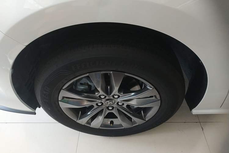 Used Toyota SIENNA 2026 Model 2.5L Dual-Engine Two-Wheel-Drive Comfort Edition Left Front Wheel Hub
