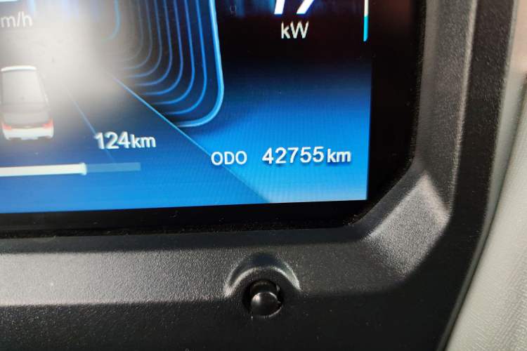 Used Chery QQ Ice Cream 2022 170km Sundae Phosphate Lithium-Ion