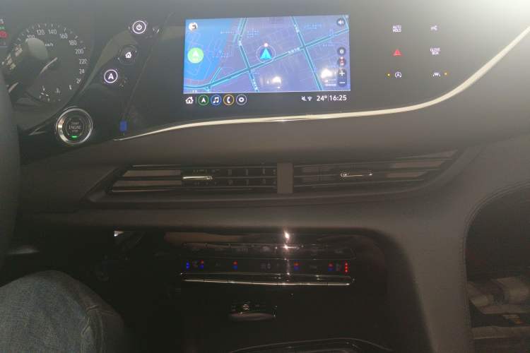 Used Buick Enclave 2022 652T 4x4 Prestige Flagship 6-Seater Audio And AC Panel