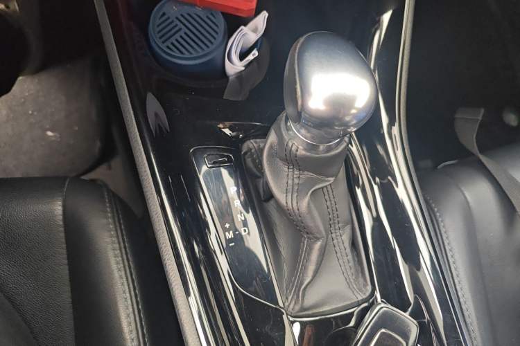 Used Toyota IZOA 2018 2.0L Yichi Edition China V Standard Gear Lever