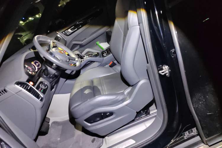 Used Porsche Cayenne E-Hybrid 2022 Cayenne E-Hybrid 2.0T Platinum Edition
