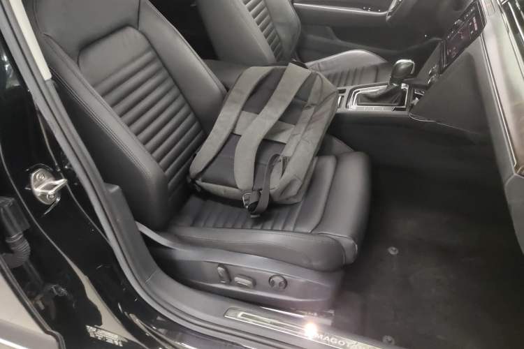 Used Volkswagen Magotan 2019 330TSI DSG Luxury Version China VI Standard Right Front Seat