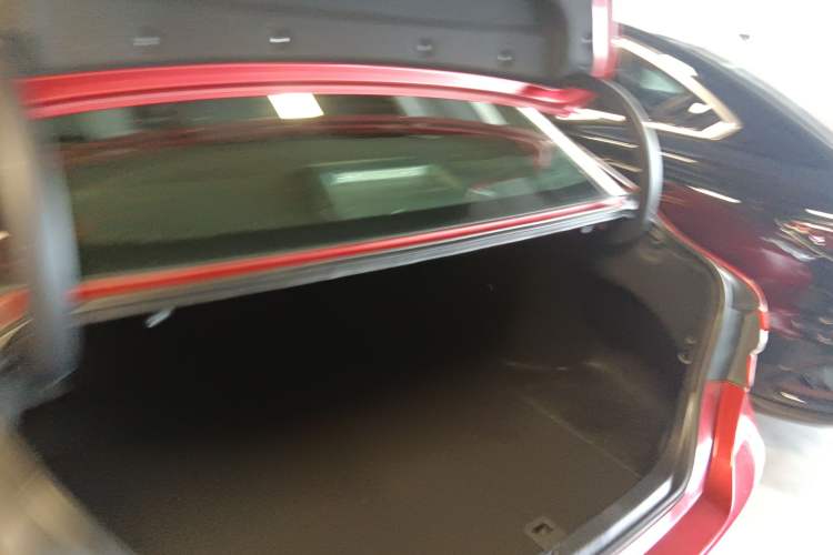 Used Toyota Camry 2018 2.0S FENGSHANG Edition
