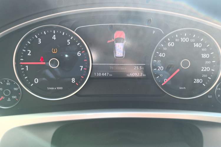 Used Volkswagen Touareg 2015 3.0 TSI Audacious Limited Edition Odometer Close Up