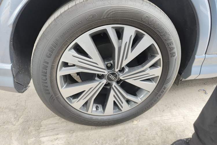 Used Audi Q4 e-tron 2024 40 e-tron Adventure Edition Right Rear Wheel Hub