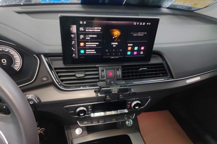 Used Audi Q5L 2022 40T Fashionable and Dynamic Model Audio And AC Panel