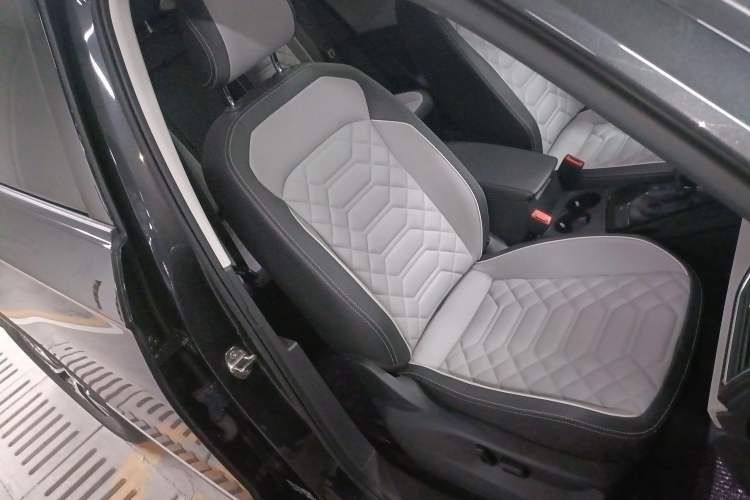 Used Volkswagen Tayron 2024 300TSI Two-Wheel-Drive Luxury Plus Advanced Version
