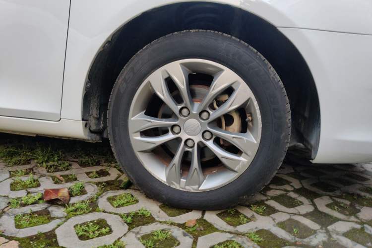 Used Geely Auto Emgrand 2015 Sedan 1.5L CVT Upward Version Right Front Wheel Hub