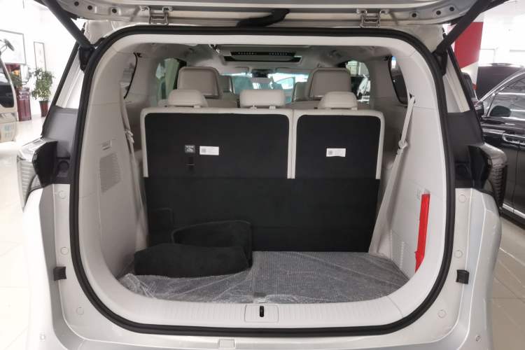 Used Buick GL8 New Energy 2024 Lu Zun Luxury Edition 7-Seater Trunk