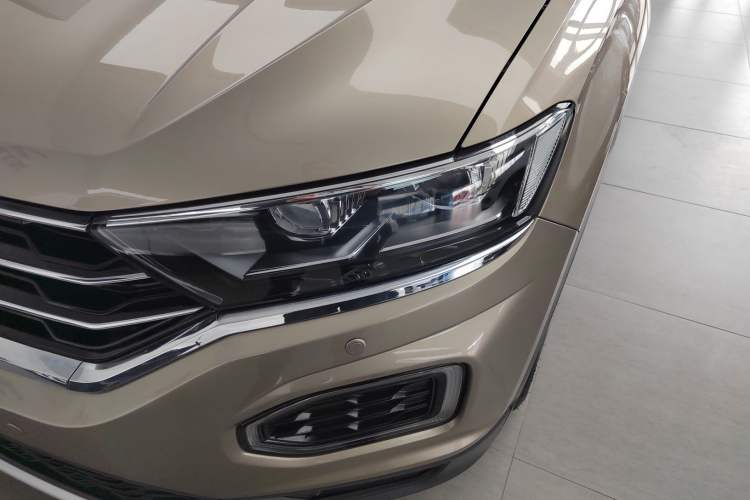 Used Volkswagen T-ROC 2019 280TSI DSG Two-Wheel Drive Comfort Version China VI Standard
