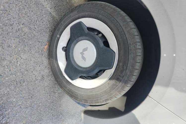 Used Wuling Hongguang MINIEV 2024 3rd Generation 215km Youth Edition Right Front Wheel Hub