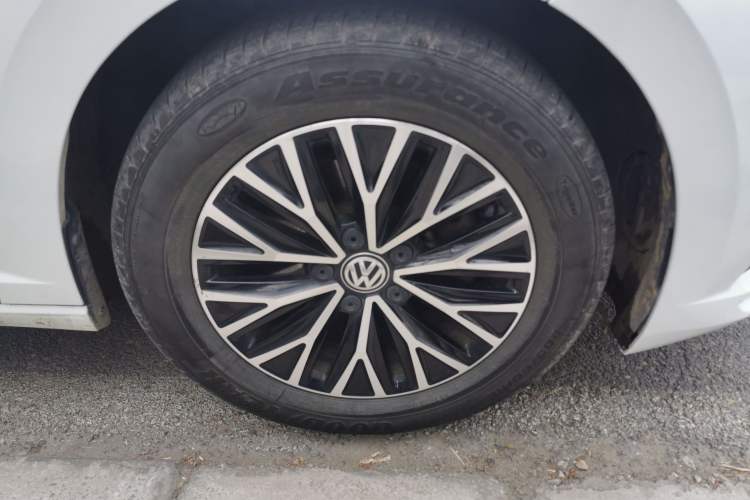 Used Volkswagen Sagitar 2020 280TSI DSG Comfort Version China VI Standard Right Front Wheel Hub