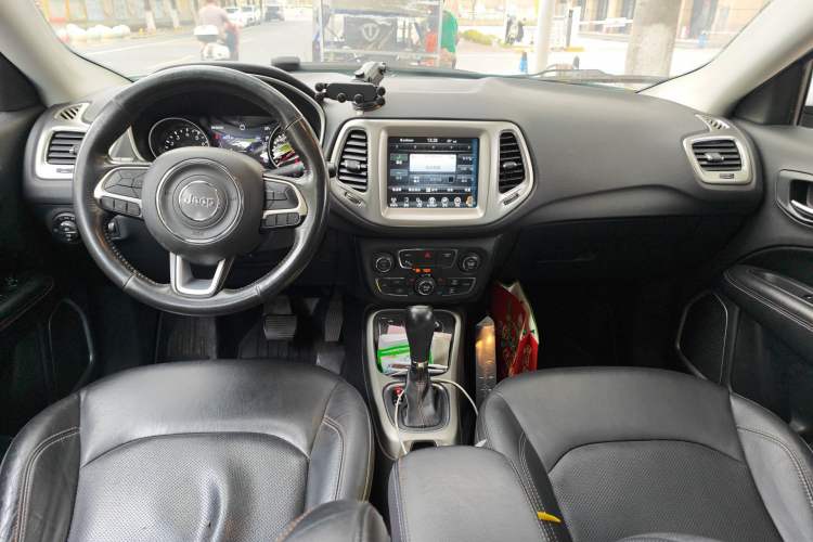 Used Jeep Compass 2017 200T Automatic Family Edition
