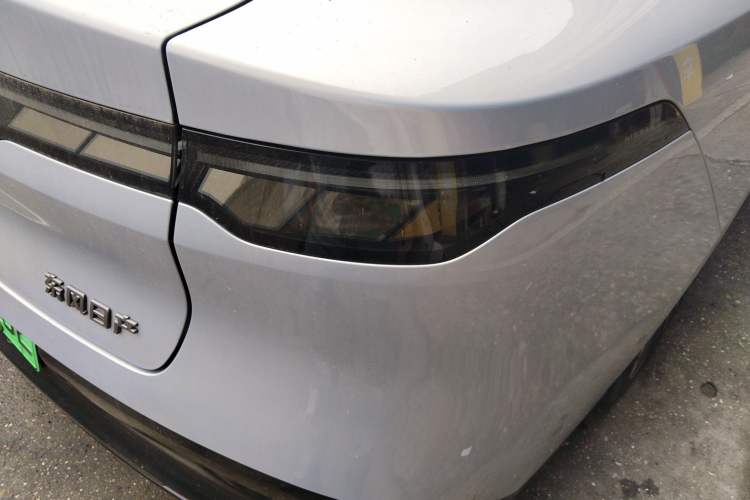 Used Nissan N7 2025 625 Max Right Rear Taillight