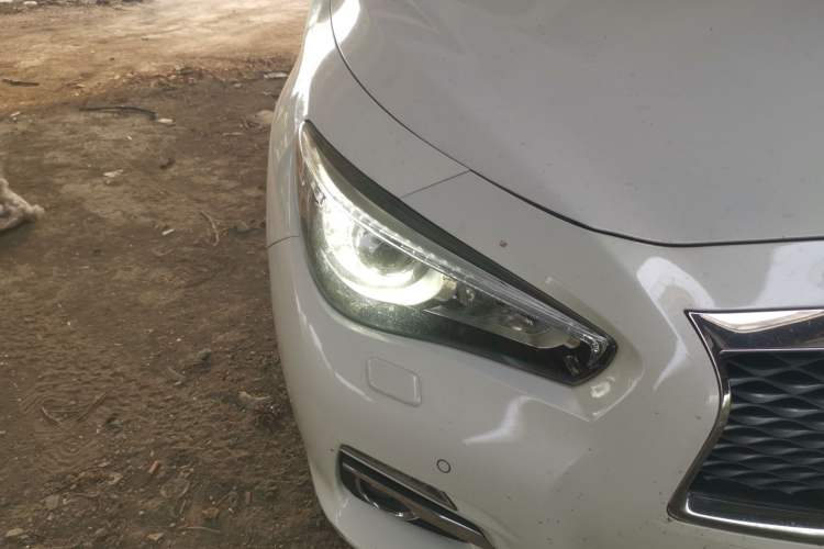 Used Infiniti Q50 2014 3.7L Luxury Edition Right Front Headlight