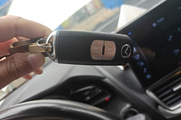 Used Mazda 3 Axela 2017 Hatchback 1.5L Manual Comfort Edition China V Vehicle Key