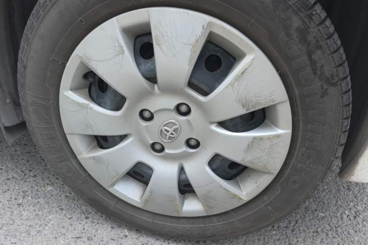 Used Toyota Yaris 2011 1.6E Automatic Charm Edition Right Front Wheel Hub