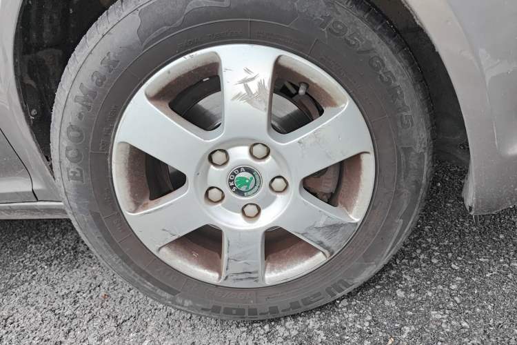 Used Skoda Octavia 2012 1.6L Automatic Yijie Edition Right Front Wheel Hub