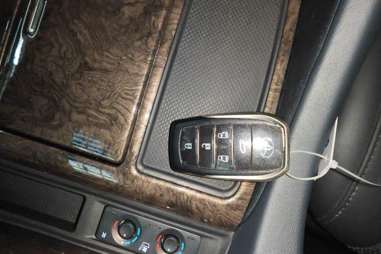Used Toyota Alphard 2020 Dual-Engine 2.5L Prestige Edition Vehicle Key