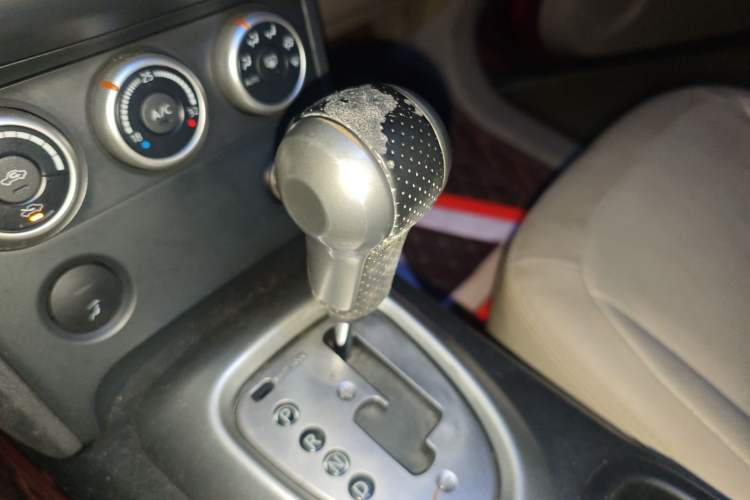 Used Nissan Qashqai 2011 2.0 XV Lea CVT 2WD Gear Lever