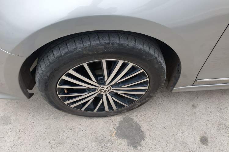 Used Volkswagen Sagitar 2017 230TSI Automatic Luxury Edition Left Front Wheel Hub