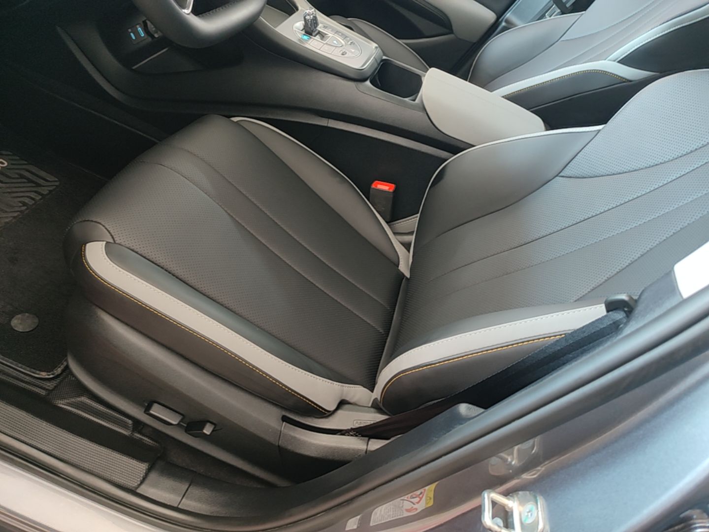 Vordere Reihe im Auto