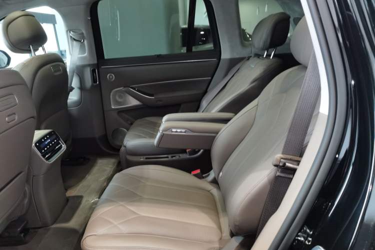 Used Hima AITO M8 2025 Model Pure Electric Ultra Six-Seat Four-Wheel-Drive Version
