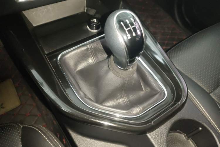 Used Dongfeng Fengon S560 2018 1.8L Manual Comfort 5-Seater China V Standard
