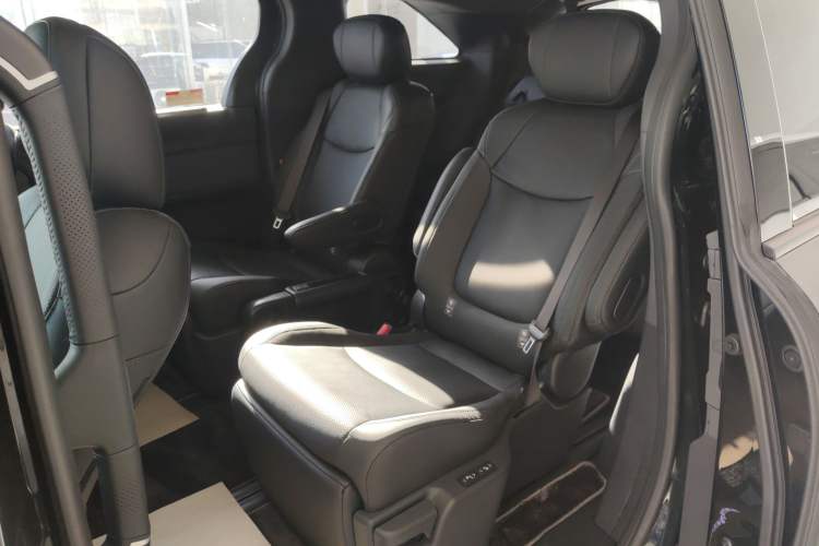 Used Toyota Sienna 2026 Model 2.5L Dual-Engine Four-Wheel-Drive Prestige Edition