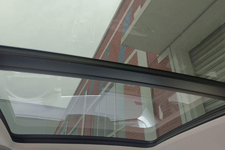 Used Volkswagen Tayron 2023 280TSI Two-Wheel-Drive Luxury Plus Advanced Version Headliner