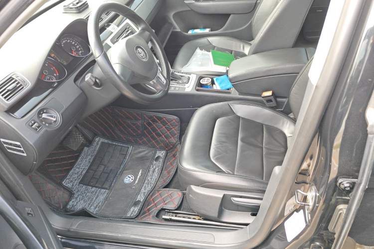 Used Volkswagen Magotan 2012 Revised 1.8TSI Comfort Version Left Front Seat