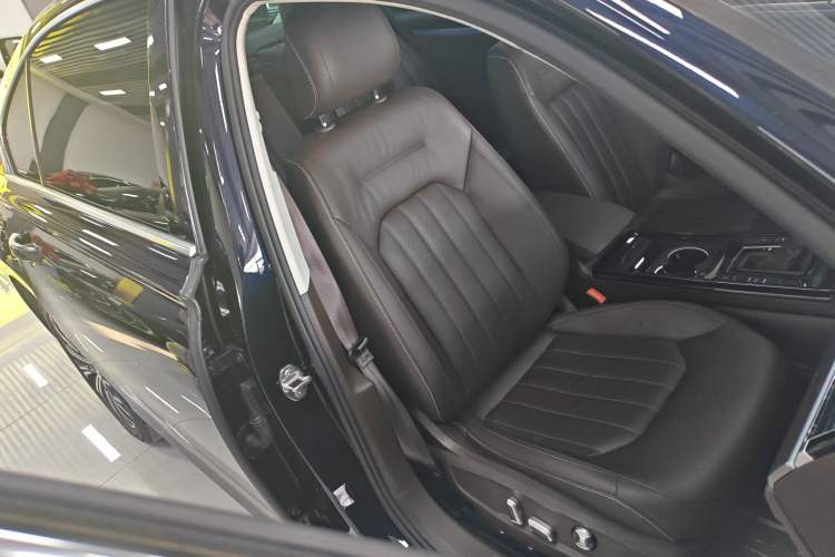 Used Volkswagen Phideon 2021 380TSI Luxury Edition Right Front Seat