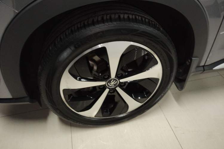 Used BYD Song PLUS New Energy 2021 EV Deluxe Model Left Front Wheel Hub