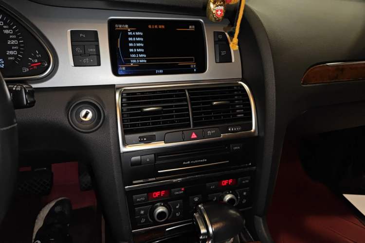 Used Audi Q7 2015 35 TFSI Ambition Edition Audio And AC Panel