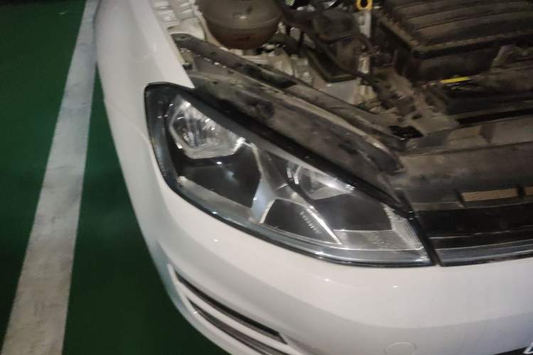 Used Volkswagen Golf 2016 1.6L Automatic Comfort Model Right Front Headlight