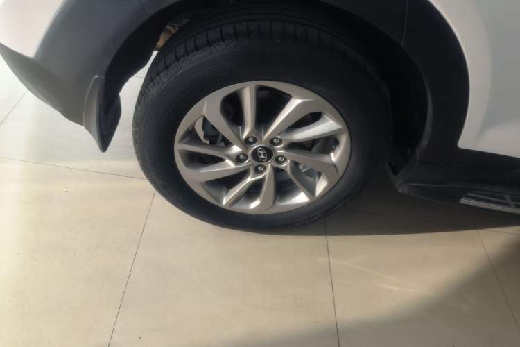 Used Hyundai Tucson 2015 1.6T Dual-Clutch Two-Wheel-Drive Smart Model Right Rear Wheel Hub