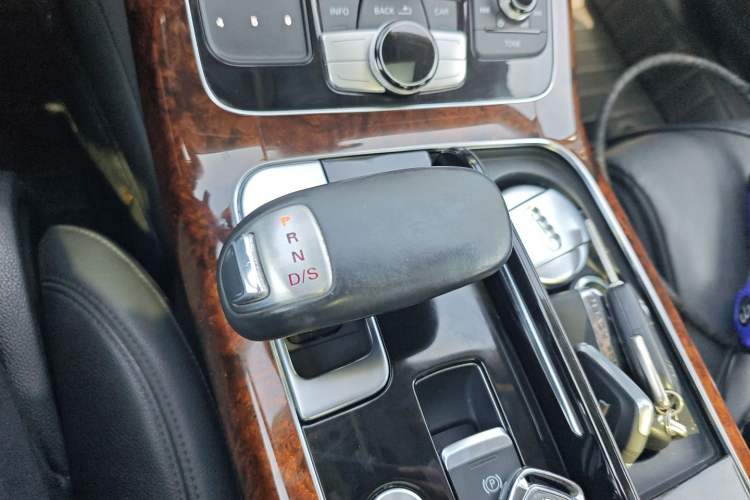 Used Audi A8 2013 A8L 45 TFSI quattro Comfort model Gear Lever