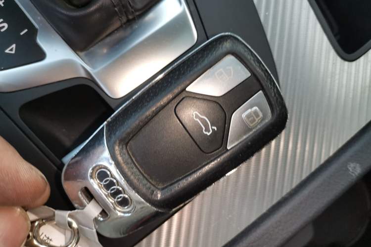 Used Audi Q5L 2018 45 TFSI Prestige Fashion Edition China V Emission Standard Vehicle Key