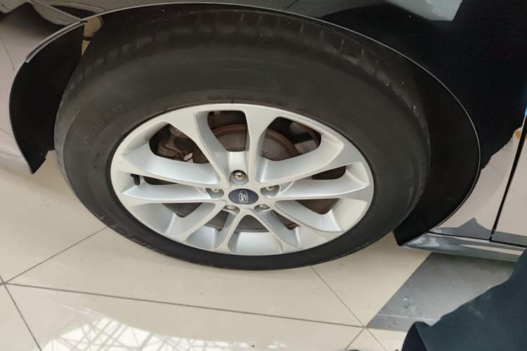 Used Ford Mondeo 2018 EcoBoost 180 Smart Control Fashion Model China VI Standard Right Rear Wheel Hub
